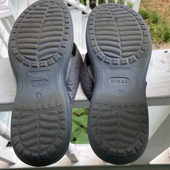 Crocs Flip Flops in Teal & Gray, women’s size 9 - Picture 3 of 3